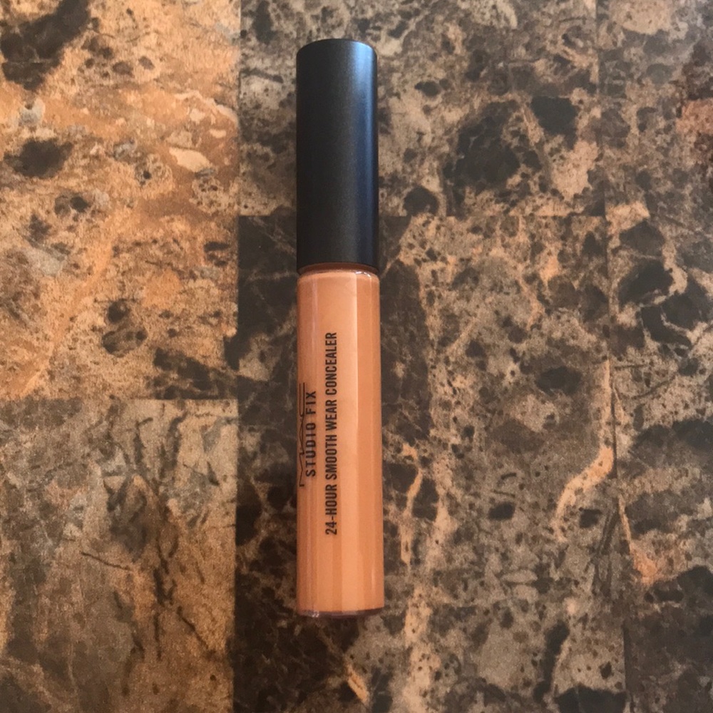 Mac 24-Hour Studio Fix Smooth Wear Concealer NC48